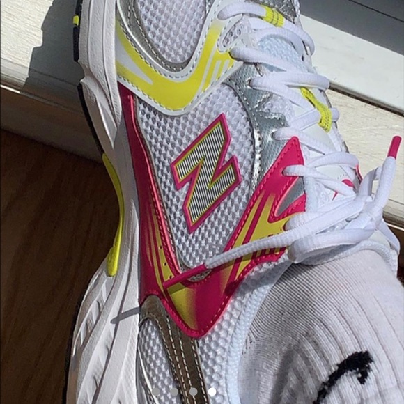 New Balance 530 - Picture 4 of 4